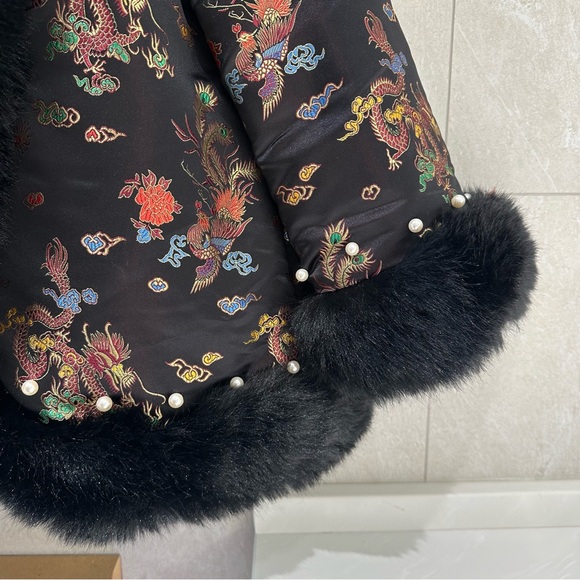 *SOLD* Vintage Oriental Satin Jacquard Cape Jacket w/ Pearl Beaded Faux Fur Trim - Picture 11 of 12